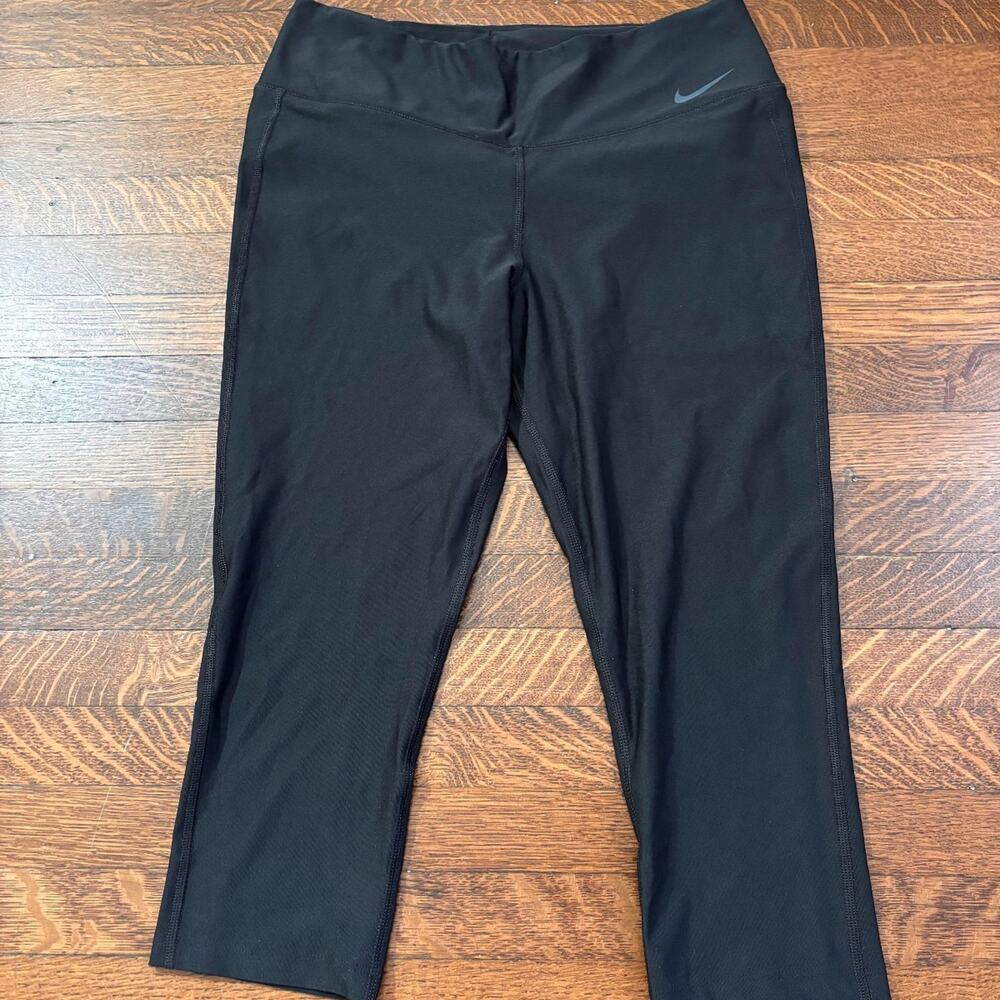 Nike Dri-FIT Black Capri Crop Leggings Athletic Workout Pants
